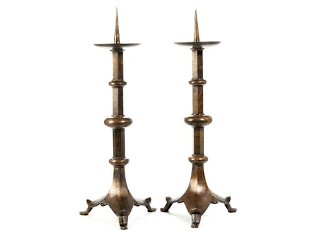 Paar Kerzenhalter im gotischen Stil